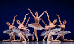 Photo of San Francisco Ballet. Photo from San Francisco Ballet website: www.sfballet.org